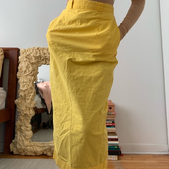 Yellow skirt with pockets and back slit - Picture 2 of 4